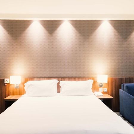 Holiday Inn Express Lille Centre By Ihg Bagian luar foto