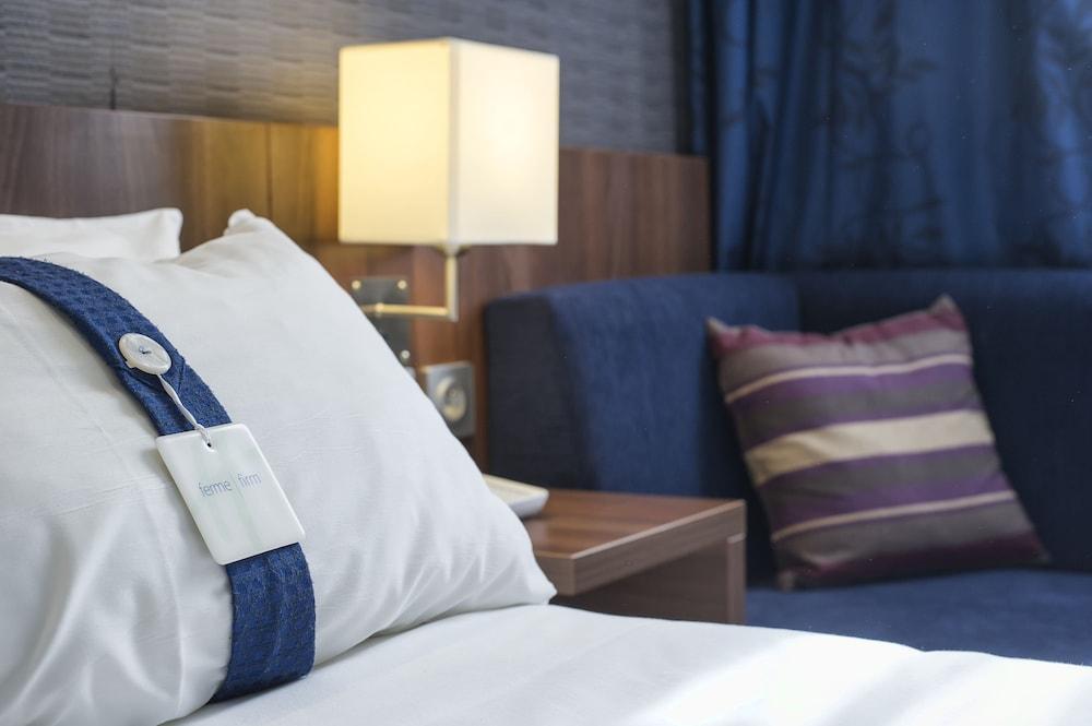 Holiday Inn Express Lille Centre By Ihg Bagian luar foto