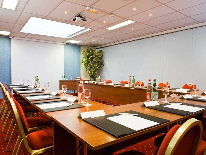 Holiday Inn Express Lille Centre By Ihg Bagian luar foto