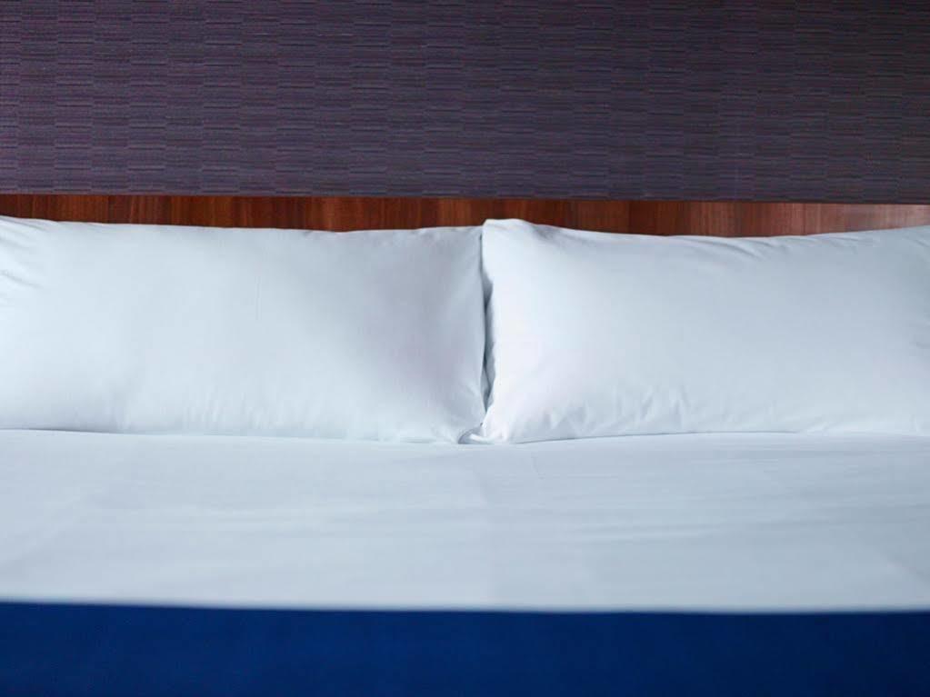 Holiday Inn Express Lille Centre By Ihg Bagian luar foto