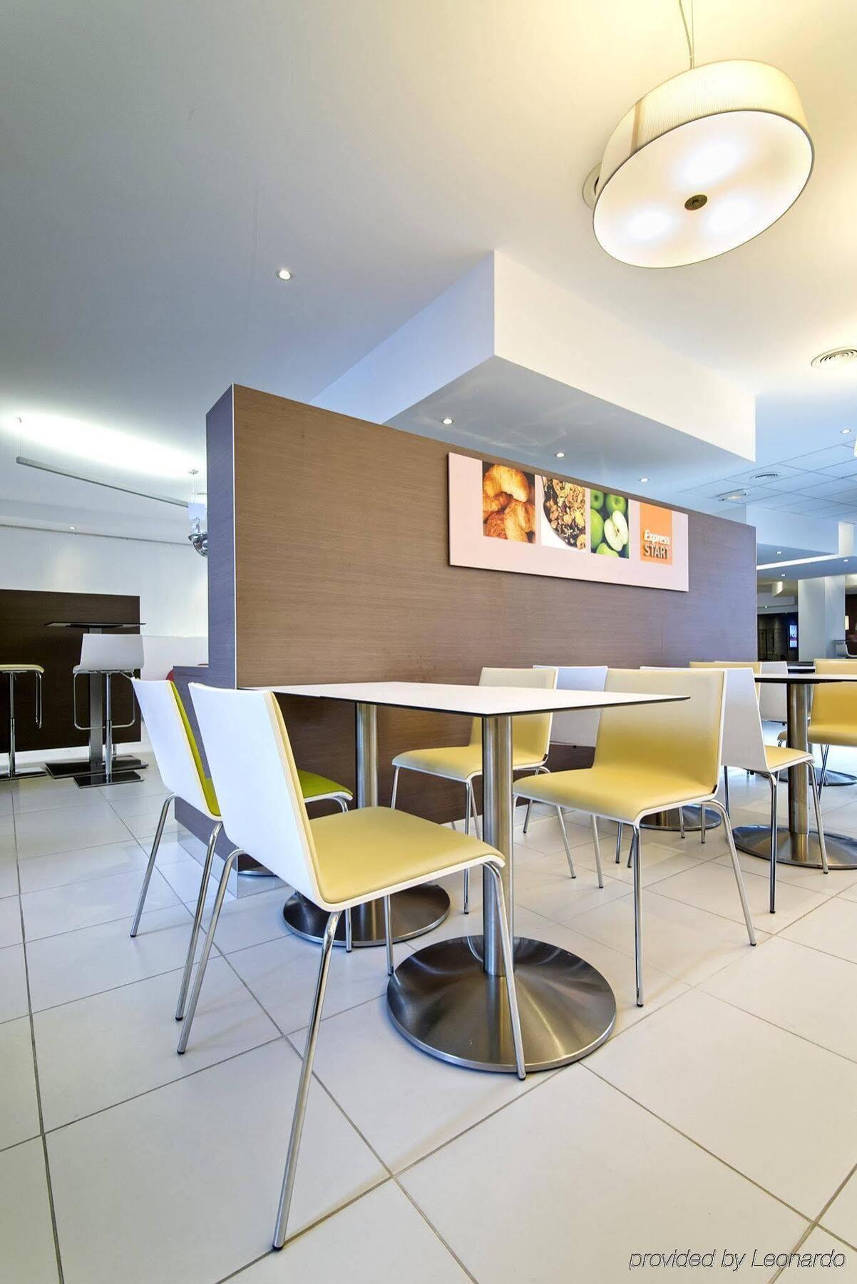Holiday Inn Express Lille Centre By Ihg Bagian luar foto